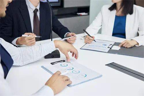 厄立特里亚的人到瑞士旅游少花冤枉钱指南